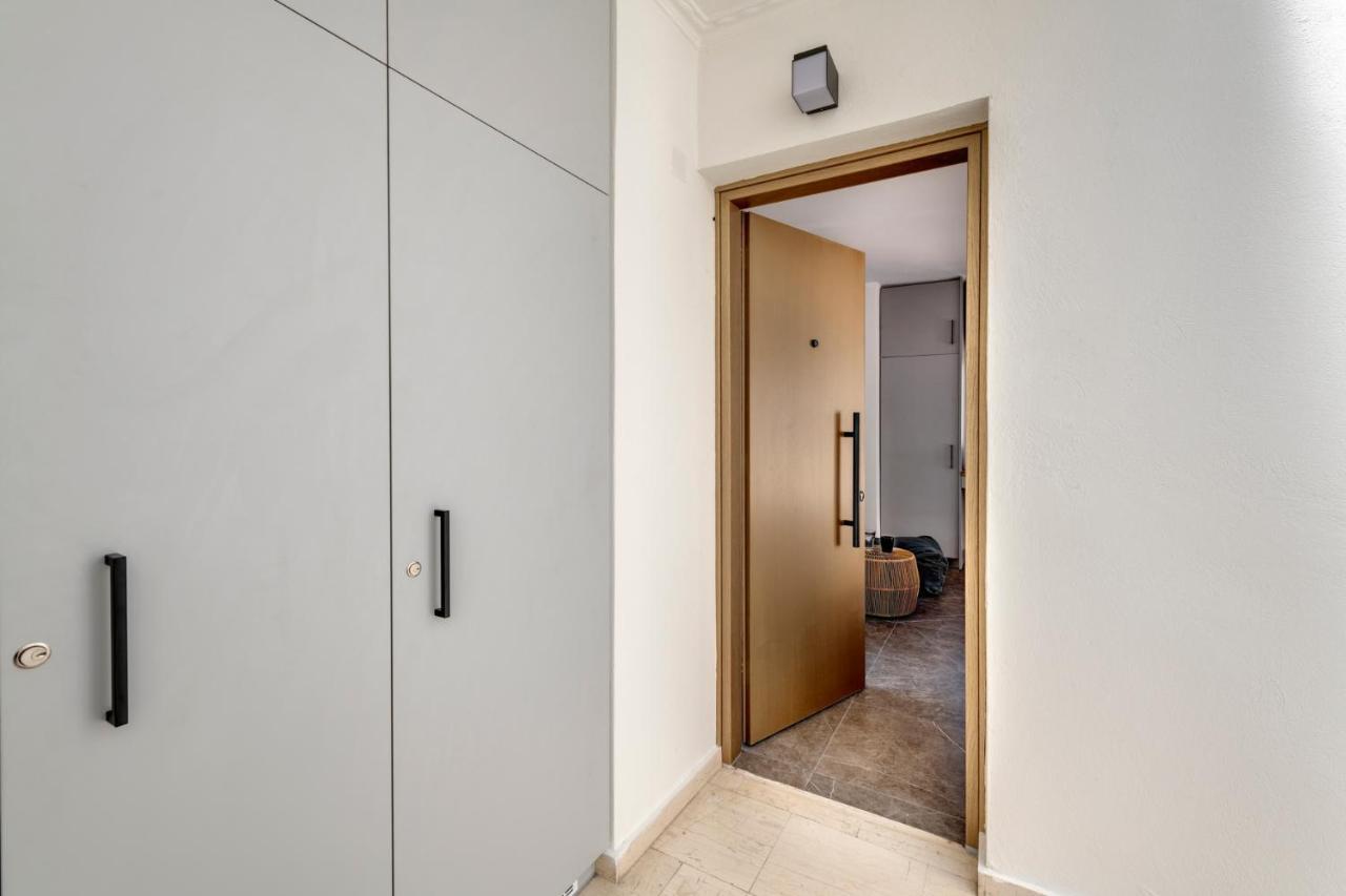 Apartment Theogonia