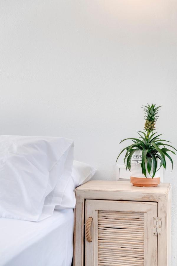 Apartment Theogonia *